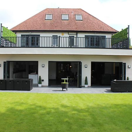 Modern Spacious House - Sleeps 16, Free Parking, Sun Terrace 纽尼顿 外观 照片
