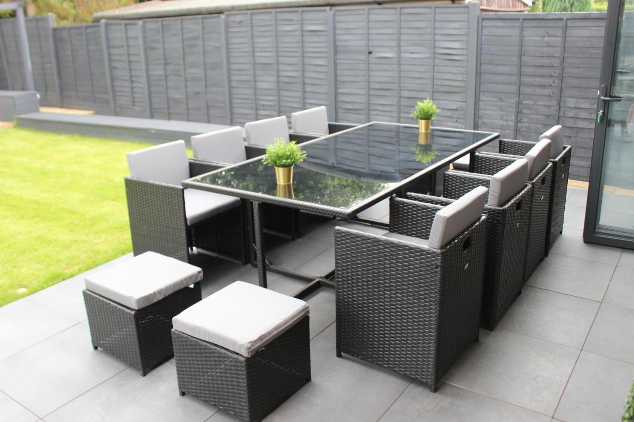 Modern Spacious House - Sleeps 16, Free Parking, Sun Terrace 纽尼顿 外观 照片
