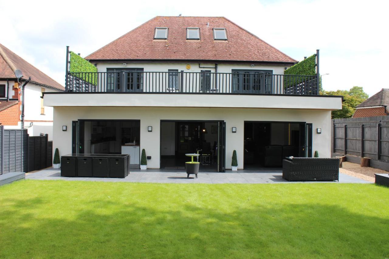 Modern Spacious House - Sleeps 16, Free Parking, Sun Terrace 纽尼顿 外观 照片