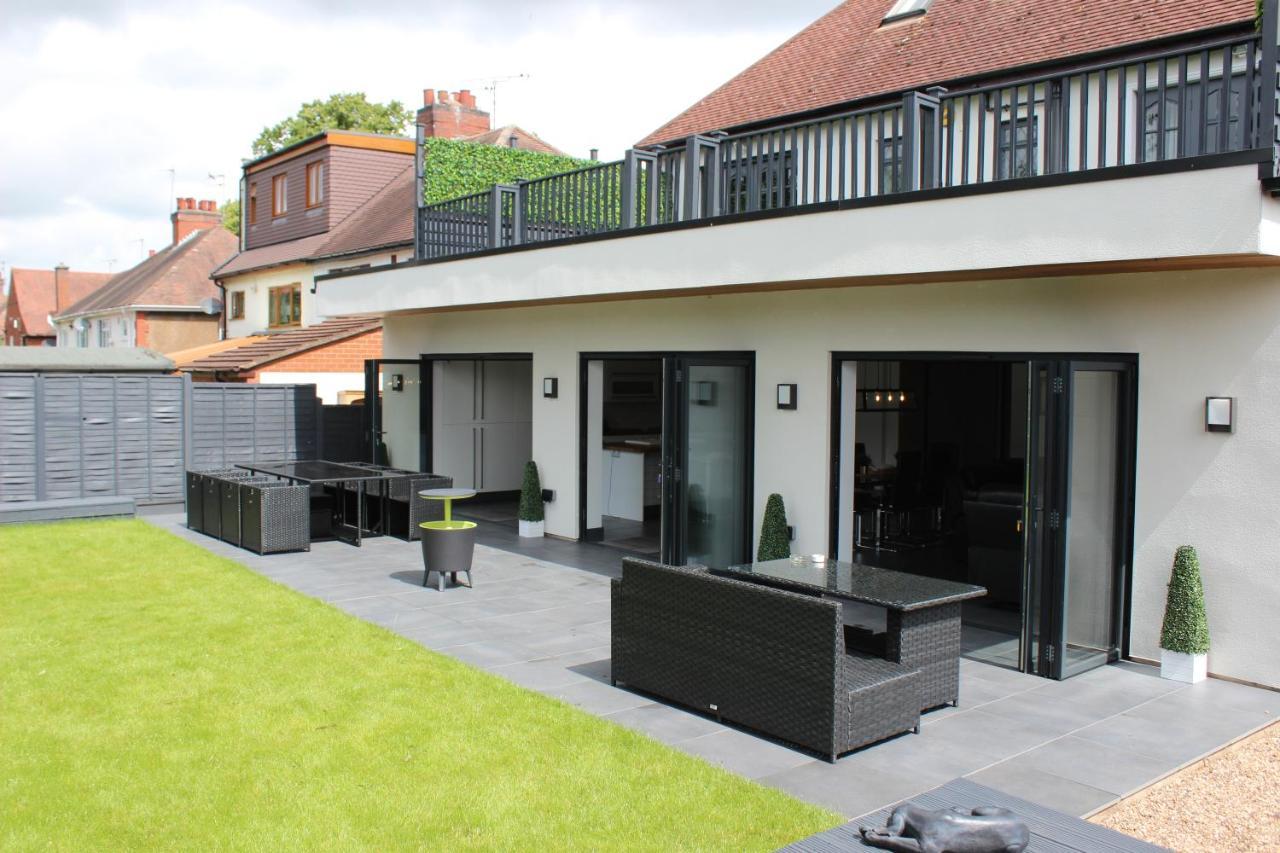 Modern Spacious House - Sleeps 16, Free Parking, Sun Terrace 纽尼顿 外观 照片