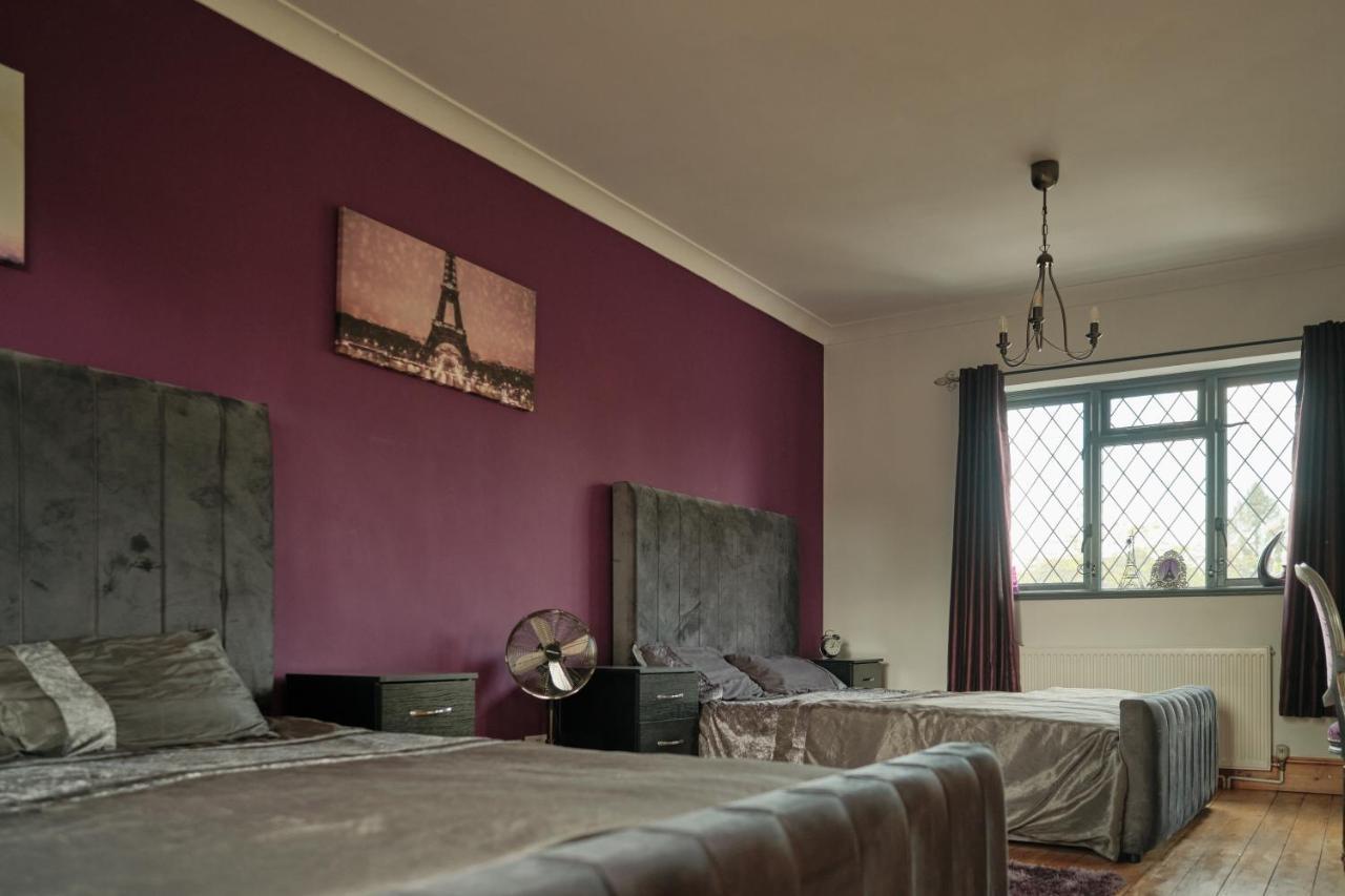 Modern Spacious House - Sleeps 16, Free Parking, Sun Terrace 纽尼顿 外观 照片